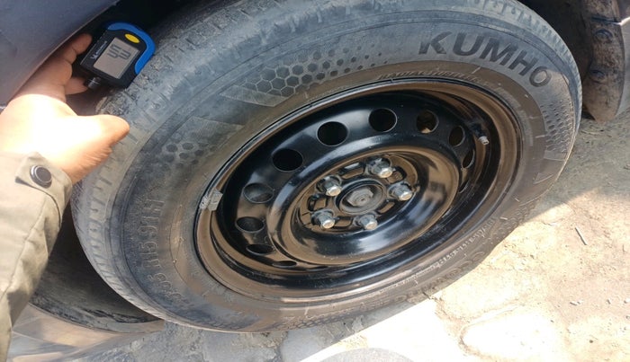 2013 Maruti Ertiga VXI CNG, Petrol, Manual, 1,07,802 km, tyre