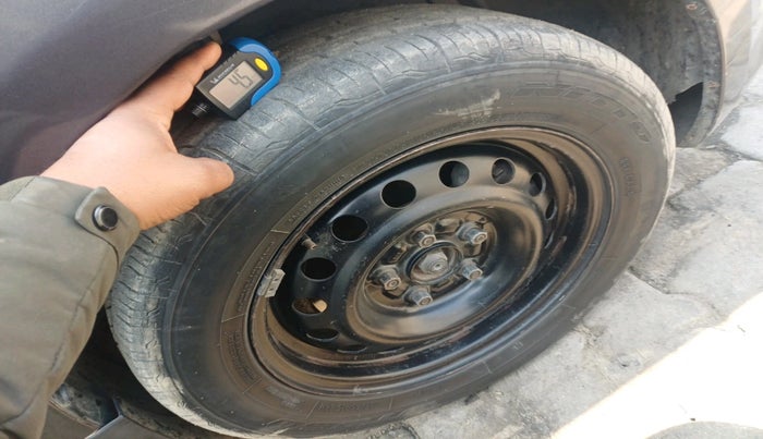 2013 Maruti Ertiga VXI CNG, Petrol, Manual, 1,07,802 km, tyre