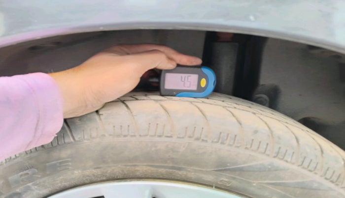 2016 Maruti Ertiga VXI, Petrol, Manual, 30,521 km, tyre