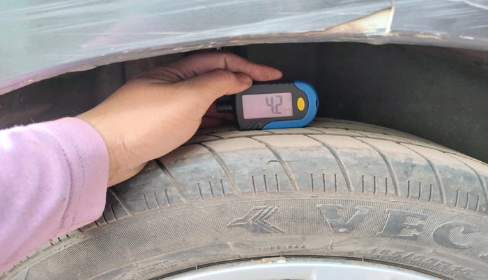 2016 Maruti Ertiga VXI, Petrol, Manual, 30,521 km, tyre