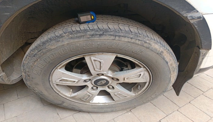 2012 Mahindra XUV500 W8, Diesel, Manual, 1,20,852 km, tyre