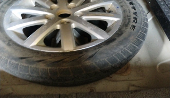 2011 Maruti SX4 ZXI, Petrol, Manual, 73,156 km, tyre