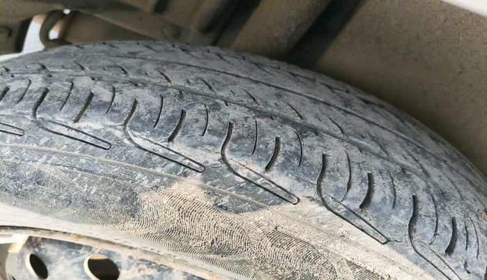 2014 Maruti Swift Dzire VDI, Diesel, Manual, 1,29,191 km, tyre