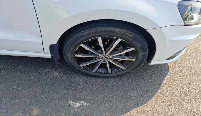 2018 Volkswagen Ameo HIGHLINE PLUS 1.5L AT 16 ALLOY, Diesel, Automatic, 1,08,581 km, tyre