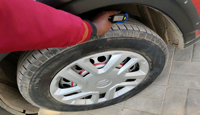 2017 Maruti Vitara Brezza LDI (O), Diesel, Manual, 1,07,706 km, tyre