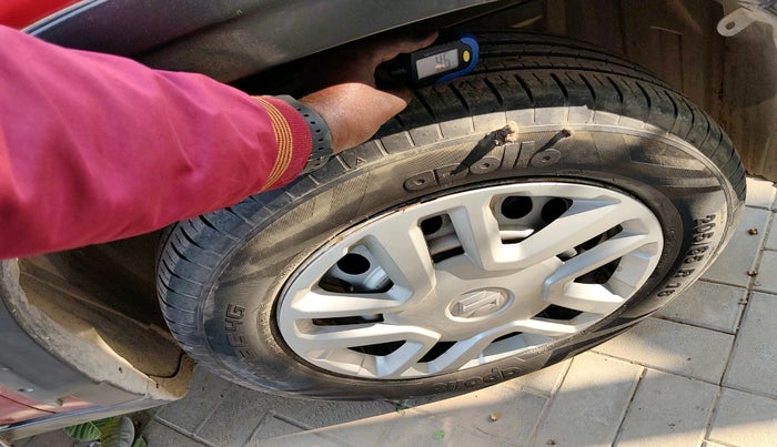 2017 Maruti Vitara Brezza LDI (O), Diesel, Manual, 1,07,706 km, tyre