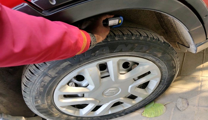 2017 Maruti Vitara Brezza LDI (O), Diesel, Manual, 1,07,706 km, tyre