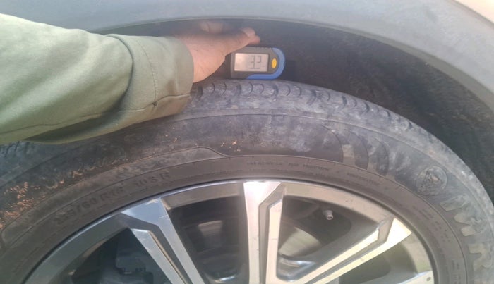 2021 Mahindra XUV700 AX 7 P AT 7 STR, Petrol, Automatic, 32,879 km, tyre