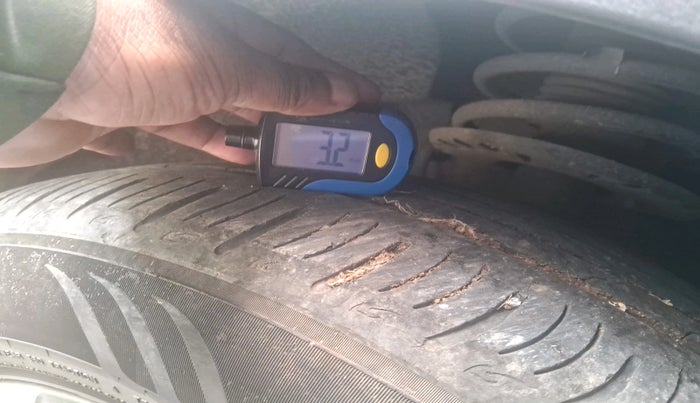 2021 Mahindra XUV700 AX 7 P AT 7 STR, Petrol, Automatic, 32,879 km, tyre