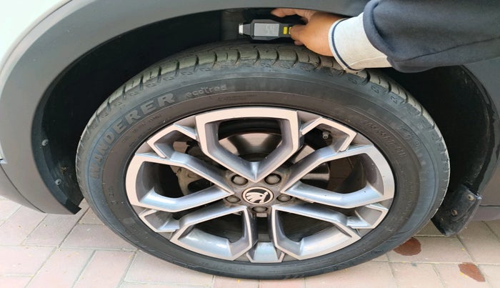 2021 Skoda KUSHAQ STYLE 1.0L TSI AT, Petrol, Automatic, 34,414 km, tyre