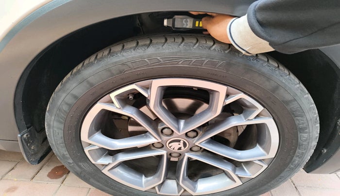 2021 Skoda KUSHAQ STYLE 1.0L TSI AT, Petrol, Automatic, 34,414 km, tyre