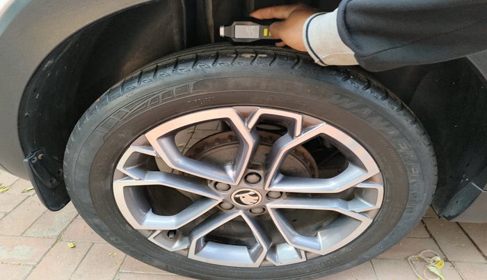 2021 Skoda KUSHAQ STYLE 1.0L TSI AT, Petrol, Automatic, 34,414 km, tyre