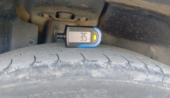 2021 MG HECTOR PLUS SELECT 2.0 DIESEL TURBO MT 7-STR, Diesel, Manual, 92,438 km, tyre