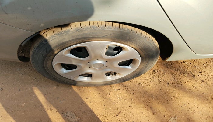 2011 Ford Fiesta STYLE PETROL MT, Petrol, Manual, 75,561 km, tyre