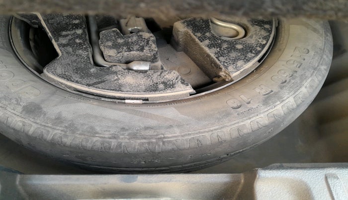 2016 Maruti Vitara Brezza ZDI, Diesel, Manual, 81,398 km, tyre