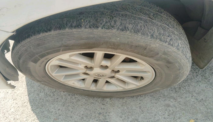 2014 Toyota Fortuner 3.0 4X2 MT, Diesel, Manual, 2,99,774 km, tyre