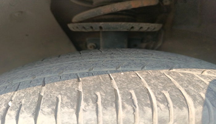 2016 Volkswagen Vento HIGHLINE 1.5 AT, Diesel, Automatic, 1,11,000 km, tyre