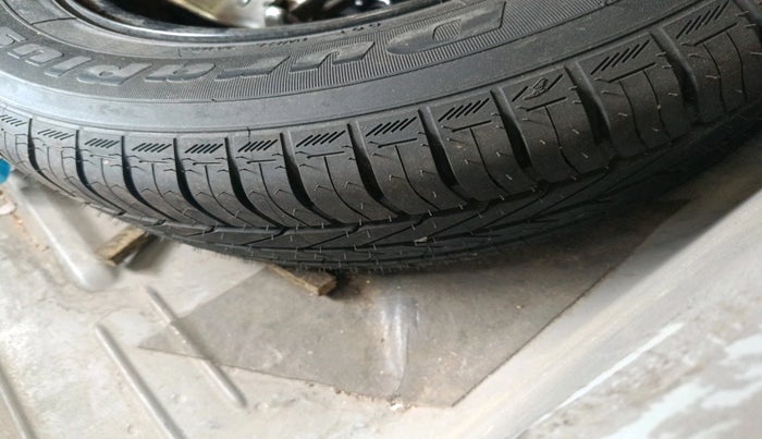 2016 Volkswagen Vento HIGHLINE 1.5 AT, Diesel, Automatic, 1,11,000 km, tyre