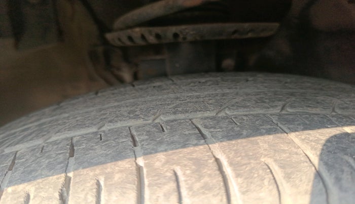 2016 Volkswagen Vento HIGHLINE 1.5 AT, Diesel, Automatic, 1,11,000 km, tyre