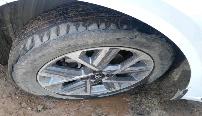 2023 Hyundai Verna SX 1.5 l MPI, Petrol, Manual, 12,544 km, tyre