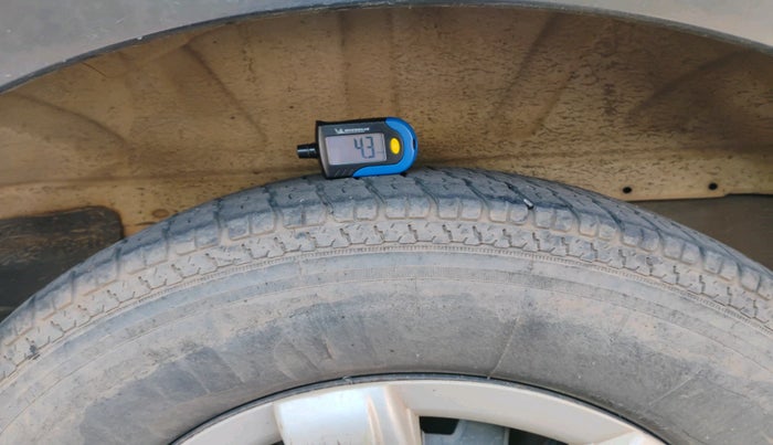 2013 Mahindra Xylo D2, Diesel, Manual, 1,63,291 km, tyre