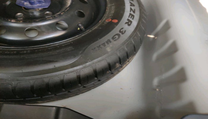 2018 Maruti Dzire VDI, Diesel, Manual, 48,694 km, tyre