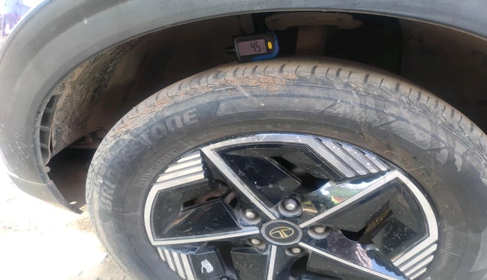 2023 Tata NEXON FEARLESS PURPLE + SUNROOF DUAL TONE 1.2 PETROL, Petrol, Manual, 28,082 km, tyre