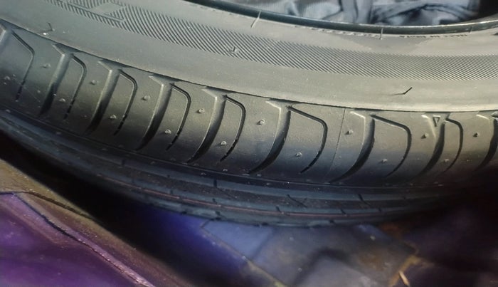 2023 Tata NEXON FEARLESS PURPLE + SUNROOF DUAL TONE 1.2 PETROL, Petrol, Manual, 28,082 km, tyre