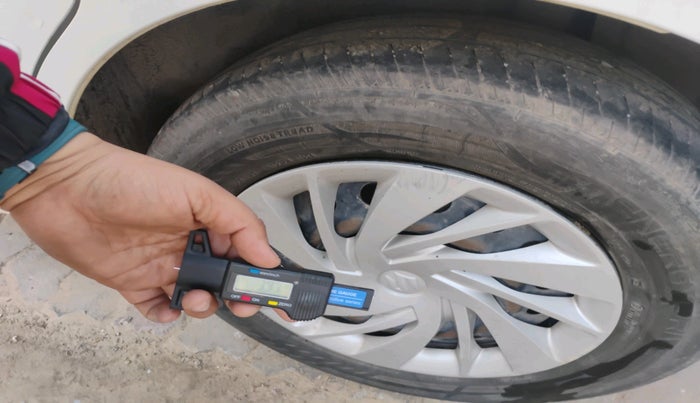 2020 Maruti Ertiga VXI CNG, Petrol, Manual, 2,22,395 km, tyre