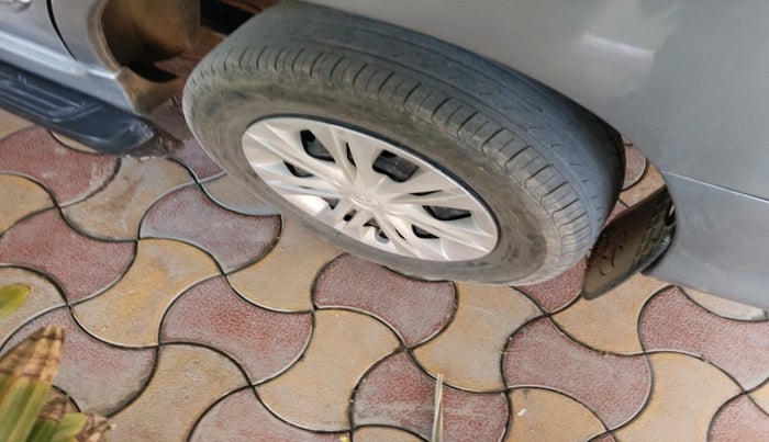 2015 Toyota Innova 2.5 GX 7 STR, Diesel, Manual, 1,31,297 km, tyre