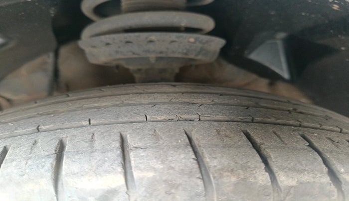 2024 Mahindra XUV300 W8 (O) 1.2 PETROL, Petrol, Manual, 32,776 km, tyre