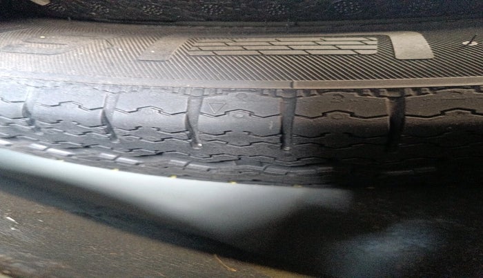 2024 Mahindra XUV300 W8 (O) 1.2 PETROL, Petrol, Manual, 32,776 km, tyre