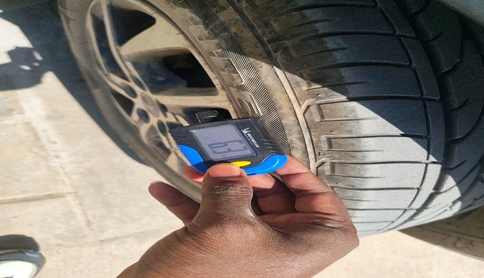 2023 Mahindra XUV300 W8 (O) 1.2 PETROL AMT, Petrol, Automatic, 9,736 km, tyre