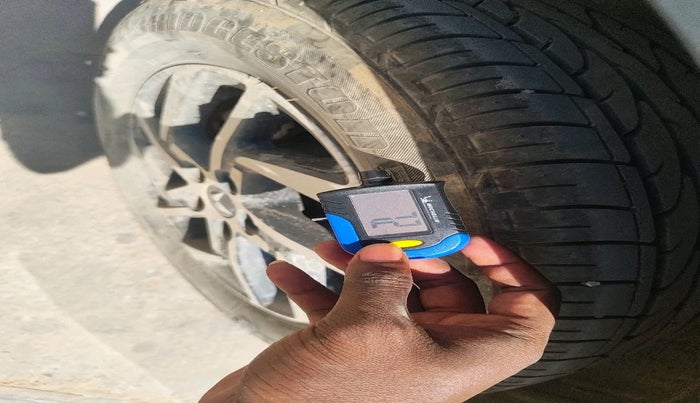 2023 Mahindra XUV300 W8 (O) 1.2 PETROL AMT, Petrol, Automatic, 9,736 km, tyre