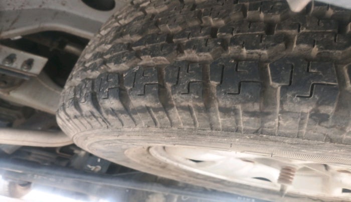 2013 Tata Safari Storme 2.2 EX 4X2, Diesel, Manual, 1,28,486 km, tyre