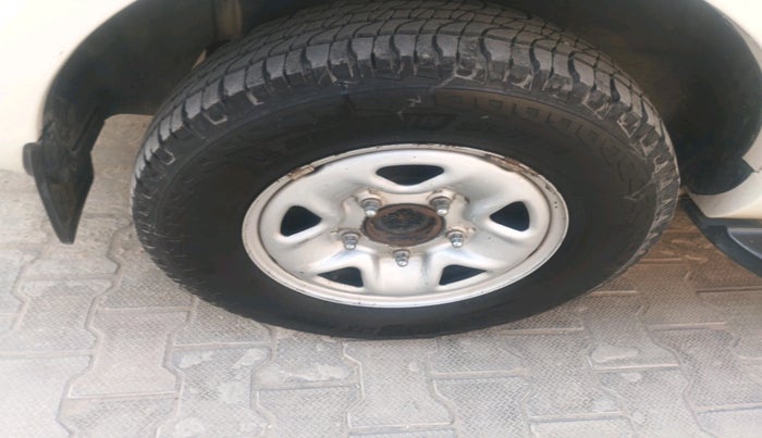 2013 Tata Safari Storme 2.2 EX 4X2, Diesel, Manual, 1,28,486 km, tyre