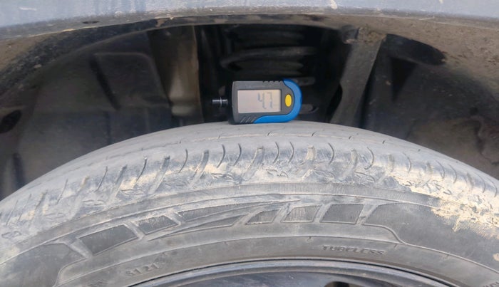 2022 Nissan MAGNITE XL, Petrol, Manual, 42,946 km, tyre