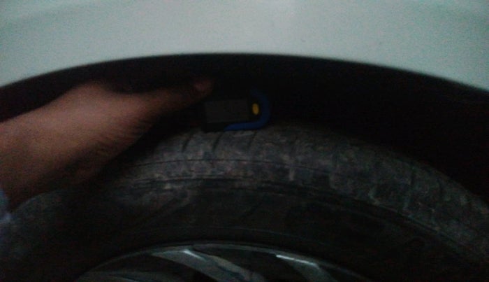 2016 Maruti Swift Dzire VXI, Petrol, Manual, 1,67,949 km, tyre