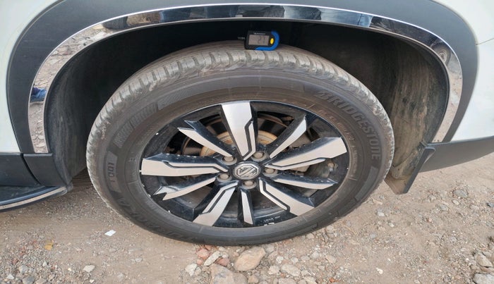 2020 MG HECTOR SHARP HYBRID 1.5 PETROL, Petrol, Manual, 71,846 km, tyre