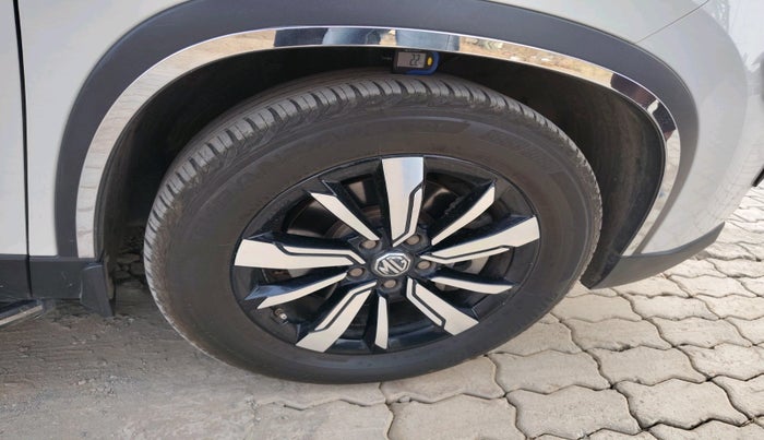 2020 MG HECTOR SHARP HYBRID 1.5 PETROL, Petrol, Manual, 71,846 km, tyre