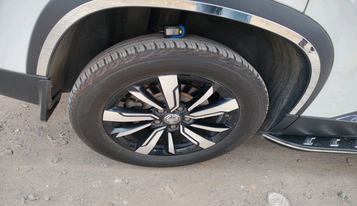 2020 MG HECTOR SHARP HYBRID 1.5 PETROL, Petrol, Manual, 71,846 km, tyre