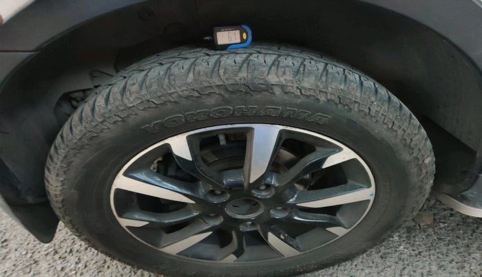 2019 Mahindra XUV500 W11 AT, Diesel, Automatic, 1,11,404 km, tyre