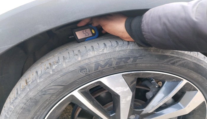 2021 Mahindra XUV300 W8 (O) 1.2 PETROL, Petrol, Manual, 38,946 km, tyre