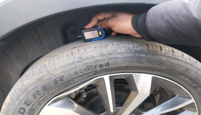 2021 Mahindra XUV300 W8 (O) 1.2 PETROL, Petrol, Manual, 38,946 km, tyre