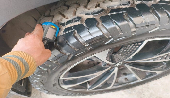 2021 Mahindra Thar LX D 4WD AT CONVERTIBLE, Diesel, Automatic, 26,887 km, tyre