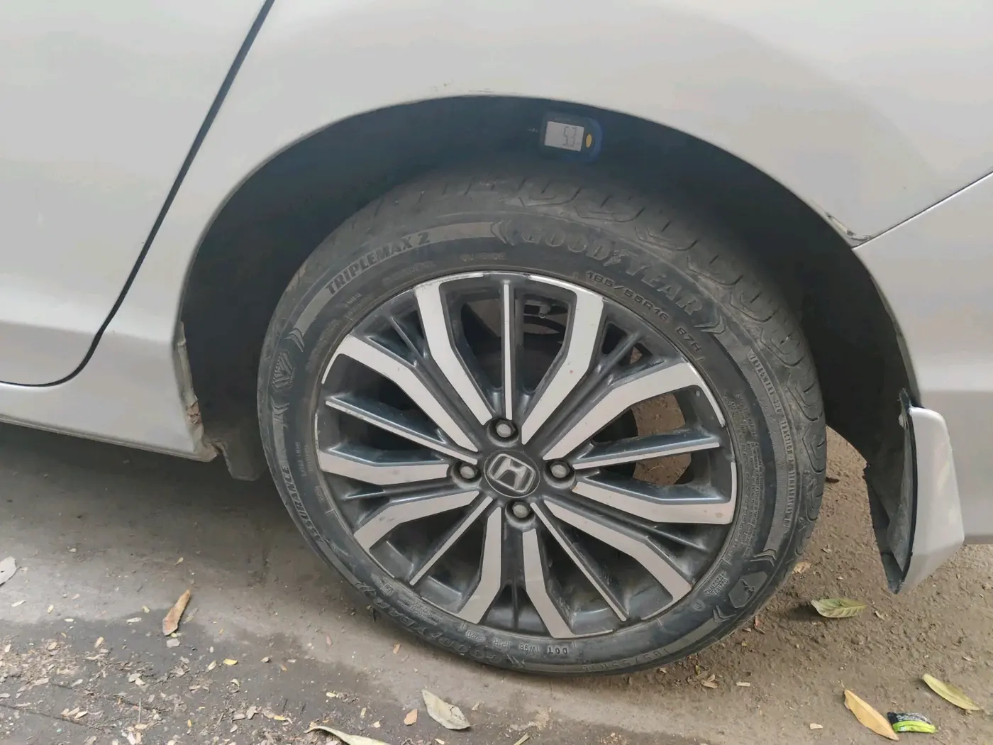 2017 Honda City 1.5L I-VTEC VX CVT, Petrol, Automatic, 83,259 km, tyre