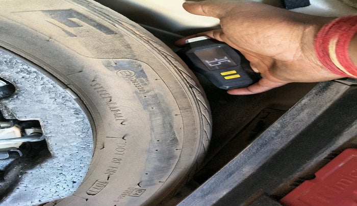 2011 Volkswagen Polo TRENDLINE 1.2L DIESEL, Diesel, Manual, 1,10,850 km, tyre