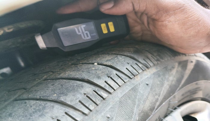 2011 Volkswagen Polo TRENDLINE 1.2L DIESEL, Diesel, Manual, 1,10,850 km, tyre