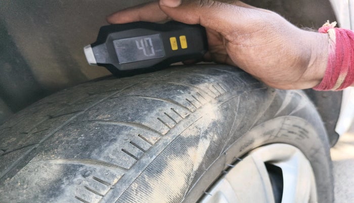 2011 Volkswagen Polo TRENDLINE 1.2L DIESEL, Diesel, Manual, 1,10,850 km, tyre