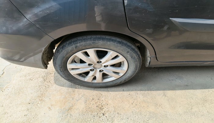 2016 Maruti Ertiga ZDI SHVS, Diesel, Manual, 2,08,487 km, tyre